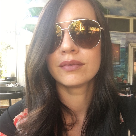 🌴Meet Your Posher🌴 - Picture 1 of 2